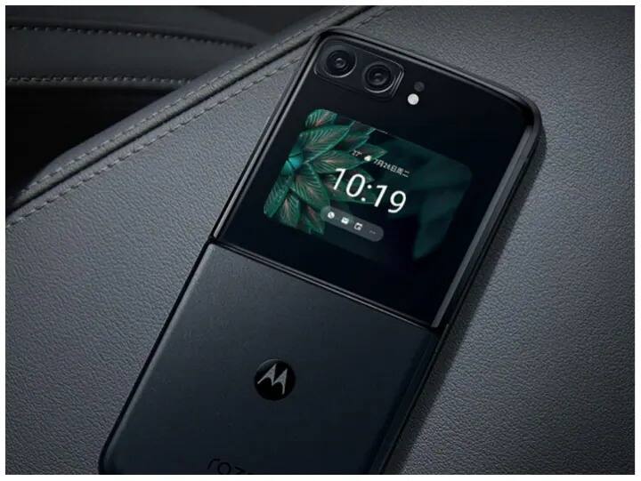 moto razr 2022 launch know price specifications features display marathi news Moto Smartphone : धमाकेदार फिचर्ससह 'हा' आहे फोल्डेबल स्मार्टफोन; जाणून घ्या किंमत आणि वैशिष्ट्य