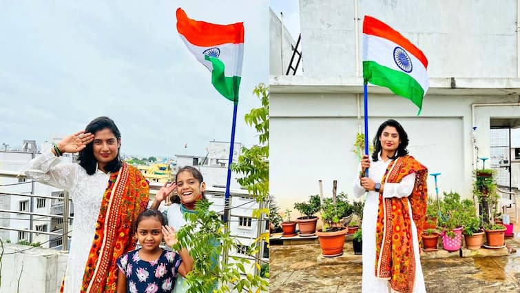 Ahead of India's 75th Indenpendence Day Mitali Raj hoists National Flag in her residency Mitali Raj Har Ghar Tiranga: পতাকা নিয়ে একাধিক ছবি, ৭৫তম স্বাধীনতা দিবসের উৎসবে যোগদান করলেন মিতালি রাজ