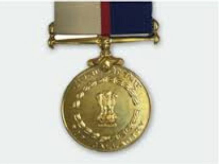 Three police officers from Maharashtra have been awarded the  President  Police Medal  महाराष्ट्रातील तीन पोलीस अधिकाऱ्यांना ‘राष्ट्रपती पोलीस पदक’,  राज्याला 84 पोलीस पदकं