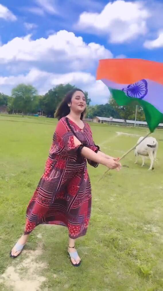 रानी चटर्जी फोटो: देशभक्ति के रंग में रंगी रानी चटर्जी, तिरंगे के साथ शेयर की तस्वीर