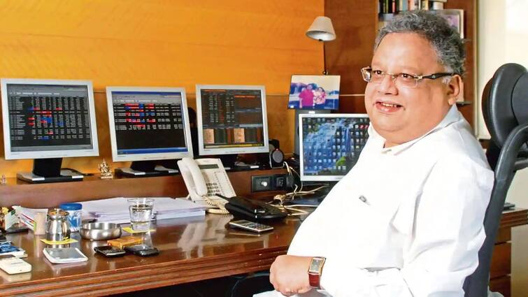 Rakesh Jhunjhunwala Death Know Who is Rakesh Jhunjhunwala Stock Market King Billionaire Rakesh Jhunjhunwala: ભારતના વોરેન બફેટે કહેવાતા રાકેશ ઝુનઝુનવાલાએ માત્ર 5 હજાર રૂપિયાથી કરી હતી શરૂઆત, જાણો આજે કેટલી છે નેટવર્થ