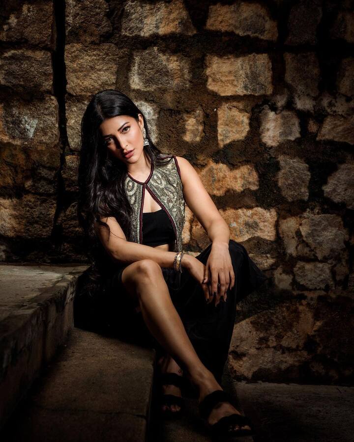 She wore a black bandeau top with a matching dhoti and a printed jacket.