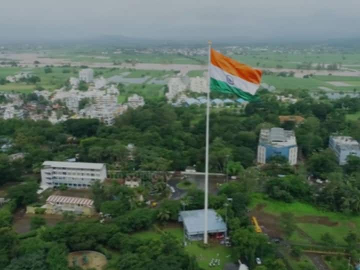 पोलिस उद्यानामध्ये 302 फुटांवर देशातील दुसऱ्या क्रमांकाचा तिरंगा डौलाने फडकावण्यात आला आहे.