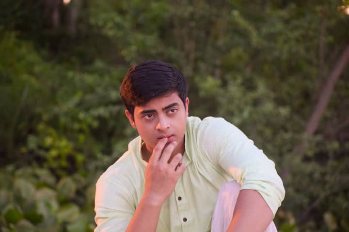 আর গানের সুরে দর্শকদের কাঁদালেন, ভাসালেন এক নতুন জুটি। দিতিপ্রিয়া রায় (Ditipriya Roy) ও দিব্যজ্যোতি দত্ত (Dibyijyoti Dutta)।