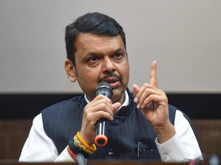 BJP Devendra Fadnavis slam  Uddhav Thackeray in mumbai latest marathi news Devendra Fadnavis : खऱ्या शिवसेनेसोबत मुंबई महापालिकेवर भगवा फडकवायचा - देवेंद्र फडणवीस