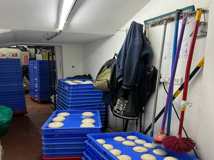 Bengaluru Dominos India Responds After Pic Of Mops Hanging Above Trays Of Pizza Dough Goes Viral Bengaluru: Domino’s India Responds After Pic Of Mops Hanging Above Trays Of Pizza Dough Goes Viral