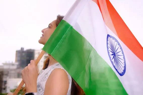 स्वतंत्रता दिवस की 75वीं वर्षगांठ पर इस तरह मनाया बॉलीवुड सितारों ने, देखें फोटो