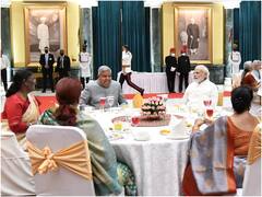 Independence Day: राष्ट्रपति भवन में एट होम रिसेप्शन का हुआ आयोजन, उपराष्ट्रपति, पीएम भी हुए शामिल