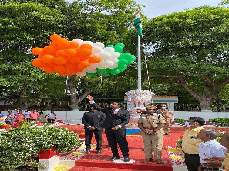 Thanjavur District Collector hoisted the national flag at Tanjore Armed Forces Ground TNN தஞ்சையில்  ஆயுதப்படை மைதானத்தில் கொண்டாடப்பட்ட  சுதந்திர தின விழா