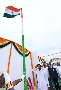 In Pics: ప్రగతి భవన్‌లో పంద్రాగస్టు వేడుకలు, జెండా ఎగరేసిన సీఎం కేసీఆర్ - ఫోటోలు