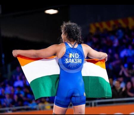কুস্তিতে রিও অলিম্পিক্সে পদক জিতেছিলেন। বার্মিংহাম কমনওয়েলথ গেমসে সোনাজয়ী সাক্ষী মালিকও এই বিশেষ দিনে সবাইকে শুভেচ্ছা জানিয়েছেন।