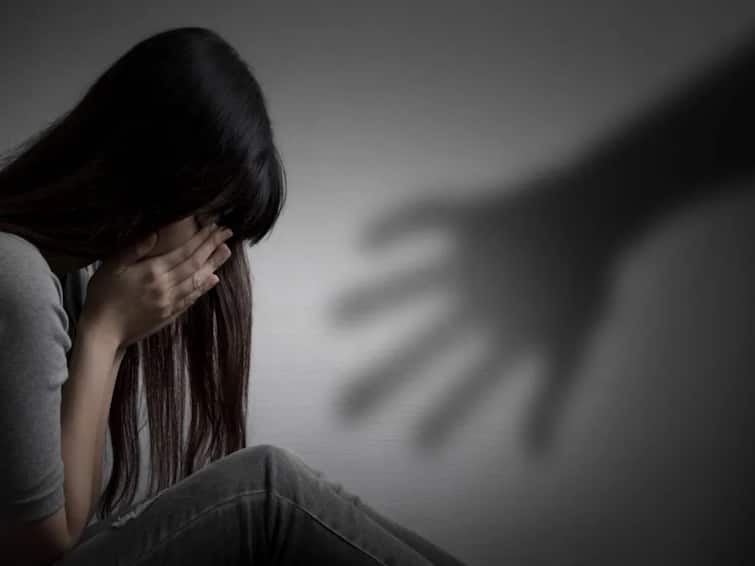 three persons sexually assaulted the minor girl Pune-Indapur Crime: विकृतीचा कळस! मक्याच्या शेतात नेलं अन् तीन जणांनी केला अल्पवयीन मुलीवर लैंगिक अत्याचार; इंदापूरमधील घटना