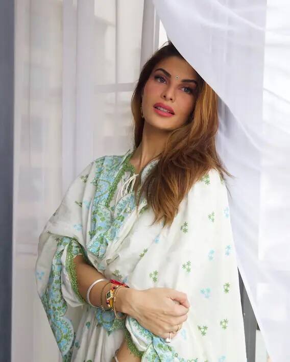 અભિનેત્રી જેકલીન ફર્નાન્ડિઝે સ્વતંત્રતા દિવસના ખાસ અવસર પર પોતાની સુંદર તસવીરો શેર કરીને ચાહકોને અભિનંદન પાઠવ્યા છે.