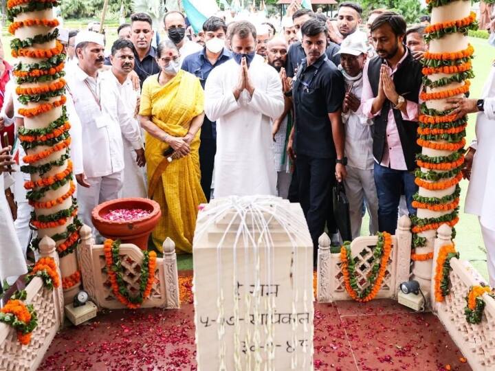 Independence Day congress Azadi Gaurav Yatra from Congress party headquarters to Gandhi Smriti Rahul were present Independence Day: कांग्रेस की पार्टी मुख्यालय से 'गांधी स्मृति' तक 'आजादी गौरव यात्रा', राहुल समेत ये वरिष्ठ नेता रहे मौजूद