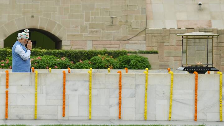 ਪੀਐਮ ਮੋਦੀ ਨੇ ਕਿਹਾ, 'ਕਿਸੇ ਨਾ ਕਿਸੇ ਕਾਰਨ ਸਾਡੇ ਅੰਦਰ ਇਹ ਸੋਚ ਆ ਗਈ ਹੈ ਕਿ ਅਸੀਂ ਆਪਣੀ ਬੋਲੀ, ਆਪਣੇ ਵਿਵਹਾਰ, ਆਪਣੇ ਕੁਝ ਸ਼ਬਦਾਂ ਨਾਲ ਔਰਤਾਂ ਦਾ ਅਪਮਾਨ ਕਰਦੇ ਹਾਂ। ਉਨ੍ਹਾਂ ਲੋਕਾਂ ਨੂੰ ਅਪੀਲ ਕੀਤੀ ਕਿ ਉਹ ਰੋਜ਼ਾਨਾ ਜੀਵਨ ਵਿੱਚ ਔਰਤਾਂ ਨੂੰ ਅਪਮਾਨਿਤ ਕਰਨ ਵਾਲੀ ਹਰ ਚੀਜ਼ ਤੋਂ ਛੁਟਕਾਰਾ ਪਾਉਣ ਦਾ ਪ੍ਰਣ ਲੈਣ।