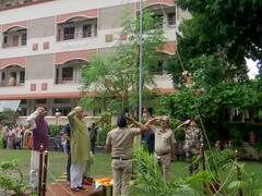 Independence Day 2022: नागपुर में आरएसएस मुख्यालय में मोहन भागवत ने किया ध्वजारोहण, कहा- आत्मनिर्भर बनने की जरूरत