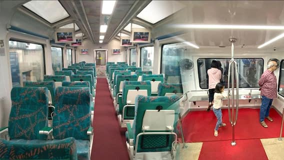Vistadome Coach Added To Araku Train: అరకు వెళ్లే కిరండోల్ ఎక్స్ ప్రెస్ కు మరో అద్దాల బోగీ| ABP Desam