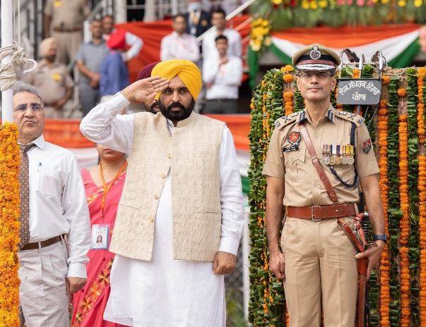 Independence Day, CM Mann addressed Punjab, if freedom had reached everyone, work in government offices would have been without Corruption ਆਜ਼ਾਦੀ ਦਿਹਾੜੇ 'ਤੇ CM ਮਾਨ ਨੇ ਕੀਤਾ ਪੰਜਾਬ ਨੂੰ ਸੰਬੋਧਨ, ਜੇਕਰ ਆਜ਼ਾਦੀ ਹਰ ਕਿਸੇ ਤੱਕ ਪਹੁੰਚੀ ਹੁੰਦੀ ਤਾਂ ਸਰਕਾਰੀ ਦਫ਼ਤਰਾਂ 'ਚ ਕੰਮ ਰਿਸ਼ਵਤ ਤੋਂ ਬਿਨਾਂ ਹੁੰਦੇ...