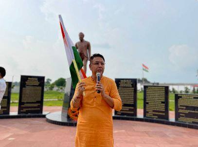 Aman Arora sang the National Anthem with hundreds of people on the eve of Independence Day ਅਮਨ ਅਰੋੜਾ ਨੇ ਆਜ਼ਾਦੀ ਦਿਹਾੜੇ ਦੀ ਪੂਰਬਲੀ ਸ਼ਾਮ ਮੌਕੇ ਸੈਂਕੜੇ ਲੋਕਾਂ ਨਾਲ ਗਾਇਆ ਰਾਸ਼ਟਰੀ ਗਾਨ