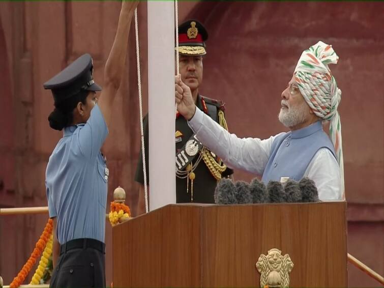 Independence Day 2022: PM Modi hoists National Flag at Delhi Red fort PM Modi Speech Independence Day 2022: ”அடுத்த 25 வருடங்களுக்கு இவைதான்” : நாட்டு மக்களுக்கு 5 உறுதிமொழிகளை பட்டியலிட்ட பிரதமர்