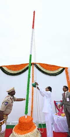 In Pics: ప్రగతి భవన్‌లో పంద్రాగస్టు వేడుకలు, జెండా ఎగరేసిన సీఎం కేసీఆర్ - ఫోటోలు