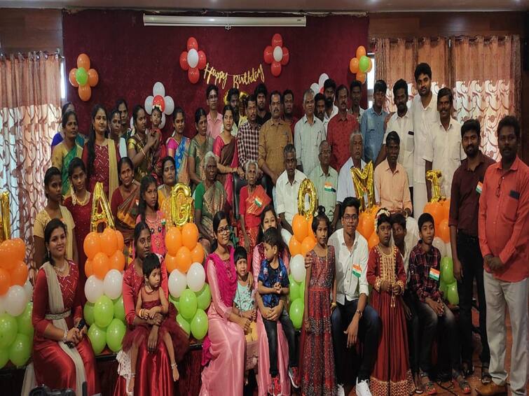 Old lady celebrated her 90th birthday with 50 grandchildren Madurai ; 50 பேரன் பேத்திகளுடன் 90வது பிறந்தநாளை உற்சாகமாக கொண்டாடிய மூதாட்டி !