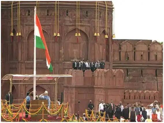 ਪ੍ਰੋਗਰਾਮ 'ਚ ਮੌਜੂਦ ਵੀ.ਵੀ.ਆਈ.ਪੀ. ਕਾਫਲੇ ਲਈ ਵਿਸ਼ੇਸ਼ ਸੁਰੱਖਿਆ ਪ੍ਰਬੰਧ ਕੀਤੇ ਗਏ ਹਨ। ਆਪਣੇ ਵਾਹਨਾਂ ਦੇ ਵੱਖ-ਵੱਖ ਰੂਟ ਤੈਅ ਕਰਨ ਦੇ ਨਾਲ-ਨਾਲ ਹੰਗਾਮੀ ਸਥਿਤੀ ਨਾਲ ਨਜਿੱਠਣ ਲਈ ਵੀ ਜ਼ੋਰਦਾਰ ਤਿਆਰੀਆਂ ਕੀਤੀਆਂ ਜਾ ਰਹੀਆਂ ਹਨ।