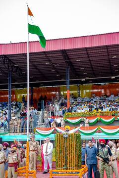 Punjab: ਭਗਵੰਤ ਮਾਨ ਨੇ ਮੁੱਖ ਮੰਤਰੀ ਵਜੋਂ  ਪਹਿਲੀ ਵਾਰ ਲਹਿਰਾਇਆ ਤਿਰੰਗਾ, ਵੇਖੋ ਆਜ਼ਾਦੀ ਦਿਵਸ ਦੀਆਂ ਇਹ ਤਸਵੀਰਾਂ