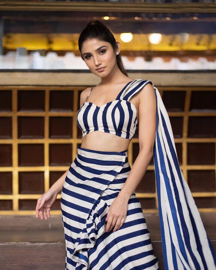 ये कोई पहला मौका नहीं है जब डोनल की कोई फोटो सोशल मीडिया पर इतनी वायरल हुई हो. डोनल कोई भी फोटो और वीडियो शेयर करती हैं सेकंड में वायरल हो जाती है.