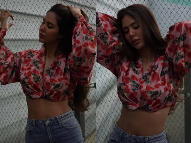 Sonam Bajwa Pics: ਸੋਨਮ ਬਾਜਵਾ ਪੰਜਾਬੀ ਇੰਡਸਟਰੀ ਦੀ ਸਭ ਤੋਂ ਵੱਧ ਕਮਾਈ ਕਰਨ ਵਾਲੀਆਂ ਅਭਿਨੇਤਰੀਆਂ ਵਿੱਚੋਂ ਇੱਕ ਹੈ। ਇਨ੍ਹੀਂ ਦਿਨੀਂ ਸੋਨਮ ਆਪਣੀਆਂ ਆਉਣ ਵਾਲੀਆਂ ਫਿਲਮਾਂ ਦੇ ਪ੍ਰਮੋਸ਼ਨ 'ਚ ਰੁੱਝੀ ਹੋਈ ਹੈ।