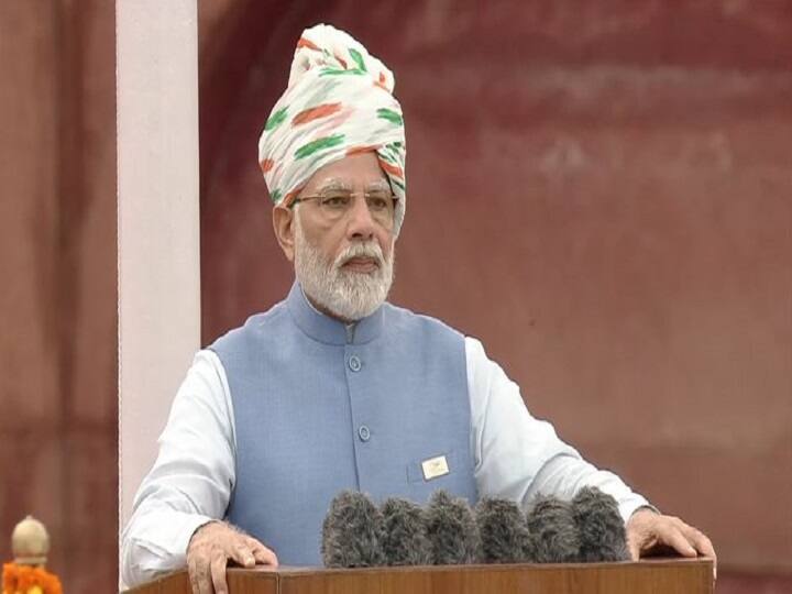 PM Modi Independence Day Speech at red fort, says 5 Pledges for Next 25 Years PM Modi Speech: जब अपनी धरती से जुड़ेंगे तभी तो ऊंचा उड़ेंगे... लाल किले की प्रचीर से पीएम मोदी ने अगले 25 साल के लिए गिनाए 5 प्रण