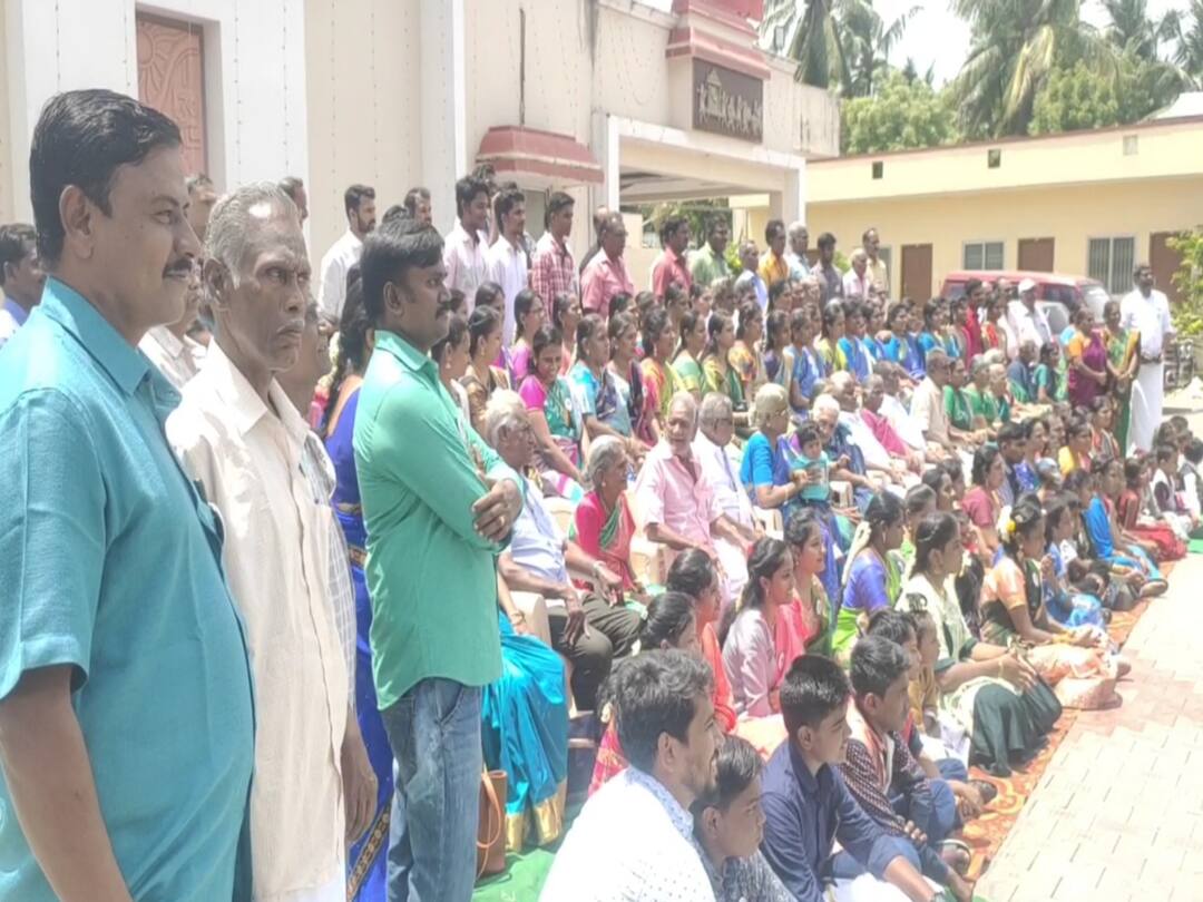 485 people from the same family meet in Mayiladuthurai TNN ஒரே குடும்பத்தைச் சேர்ந்த 5 தலைமுறையினர் மயிலாடுதுறையில் சந்திப்பு - மொத்தம் இத்தனை பேரா..?
