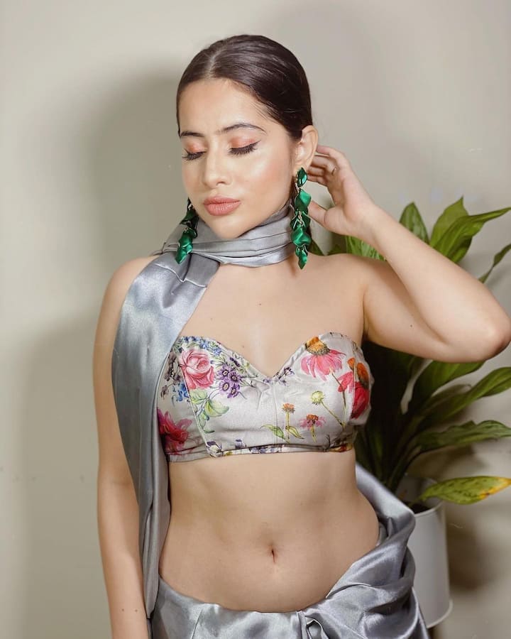 वो हमेशा ही अपने लुक के साथ एक्सपेरिमेंट करती रहती हैं, और हर बार एक नए और अतरंगी फैशन के साथ नज़र आती हैं.