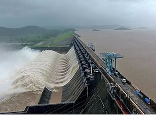 Rain: ઉકાઇ ડેમ ભરપુર, સતત વરસાદથી પાણીની સપાટી 328 ફૂટ પર પહોંચી, વાંચો