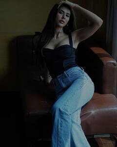 Sonam Bajwa Killer Look: क्रॉप टॉप में पंजाबी एक्ट्रेस सोनम बाजवा ने दिए ग्लैमरस पोज, तस्वीरें देख फैन्स हुए दीवाने