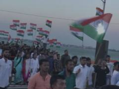 Independence Day: रामगढ़ ताल पर बना अनोखा रिकॉर्ड, एक लाख से अधिक लोगों ने हाथ में तिरंगा लेकर गाया राष्ट्रगान