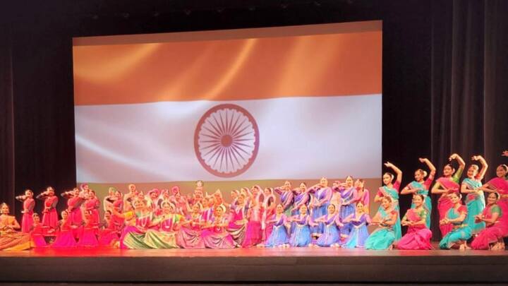 'আজাদি কা অমৃত মহোৎসব'-এর অংশ হিসেবে আগে থেকেই বিভিন্ন দেশে নানা অনুষ্ঠান চলেছে। আমেরিকার হাউস্টনেও আয়োজিত হয়েছিল সাংস্কৃতিক অনুষ্ঠানের।