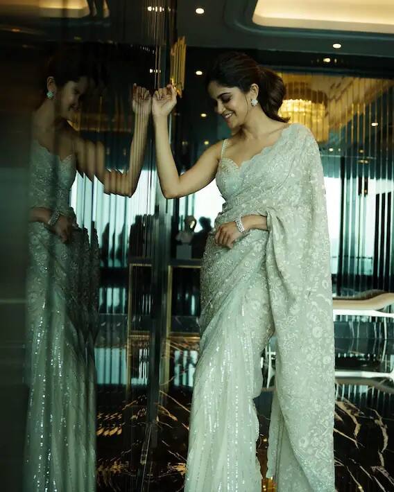Aditi Pohankar Pics : साड़ी में बेहद खूबसूरत दिखती हैं आश्रम की पम्मी पहलवान, ग्लैमरस फोटो वायरल