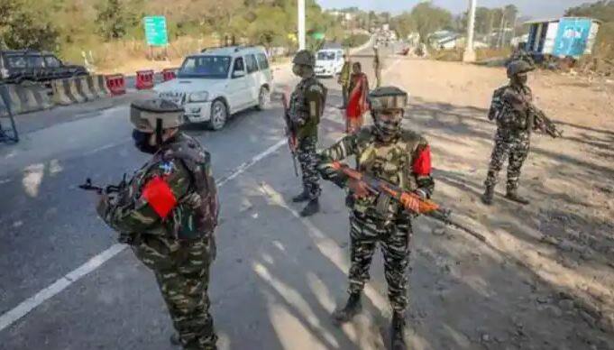 Two terrorist attacks in J&K on the Independence Day, policemen and civilians injured ਸੁਤੰਤਰਤਾ ਦਿਵਸ ਦੀ ਸ਼ਾਮ ਨੂੰ ਕਸ਼ਮੀਰ 'ਚ 2 ਅੱਤਵਾਦੀ ਹਮਲੇ, ਪੁਲਿਸ ਕਰਮਚਾਰੀ ਅਤੇ ਆਮ ਨਾਗਰਿਕ ਜ਼ਖਮੀ