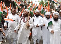 Azadi Ka Amrit Mahotsav: इटावा में मना आजादी का जश्न, दावत-ए-इस्लामी ने निकाली विशाल तिरंगा यात्रा