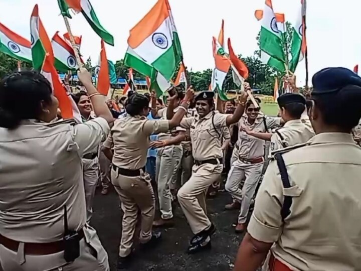 Independence Day 2022: सागर की महिला पुलिसकर्मियों ने निकाली बाइक रैली, डीजे पर जमकर किया डांस