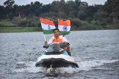 In Pics: छत्तीसगढ़ के झुमका बोट क्लब में पानी के बीचों-बीच लहराया तिरंगा, देखें- तस्वीरें