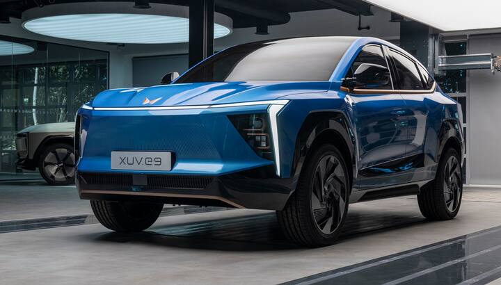 The new platform will focus on a similar battery pack design with fast charging capability and performance of 0-100 in less than 6 seconds. Offered with options ranging from 60-80 kWh battery capacity, protected for a 175 kW fast-charge and charging up to 80% in less than 30 minutes.