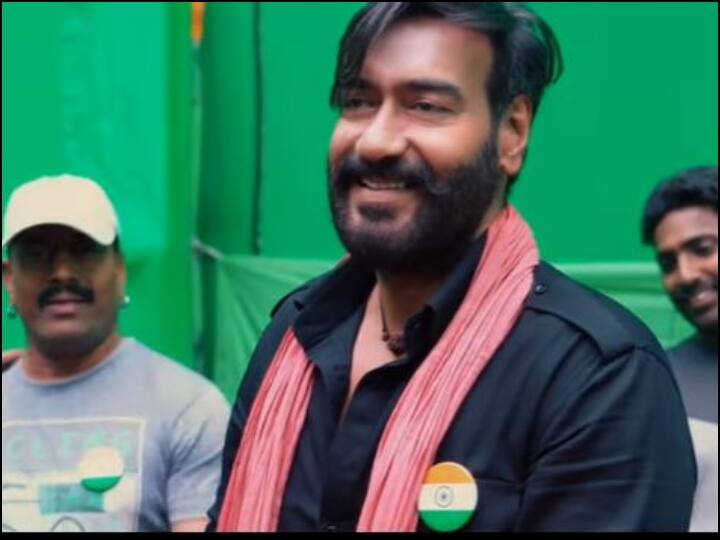 Independence Day: Ajay Devgn celebrated Independence Day in this style on the sets of 'Bhola' Independence Day: Ajay Devgn ने 'भोला' के सेट पर कुछ इस अंदाज में मनाया स्वतंत्रता दिवस, तिरंगे के रंग में रंगा दिखा क्रू