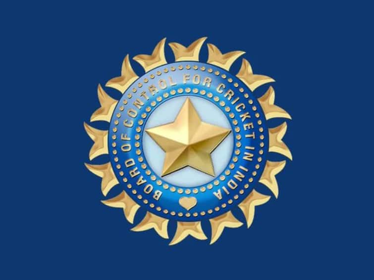 BCCI launches new design jersey to celebrate 75 years of India’s independence BCCI: '75' या आकड्यांची प्रिटिंग, समोर तिरंग्याची लकीर; स्वातंत्र्यदिनानिमत्त बीसीसीआयकडून जबरदस्त जर्सी लॉन्च!