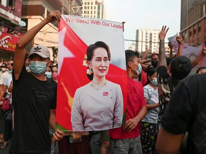 Aung San Suu Kyi sentenced to 6 more years in prison in corruption cases ஆங் சான் சூகிக்கு மேலும் 6 ஆண்டுகள் சிறை... மியான்மரை அச்சுறுத்தும் ராணுவ ஆட்சி... ஒடுக்கப்படும் மக்கள்