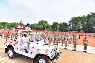 திருச்சியில் தேசிய கொடி ஏற்றி மரியாதை செலுத்திய மாவட்ட ஆட்சியர், மேயர்