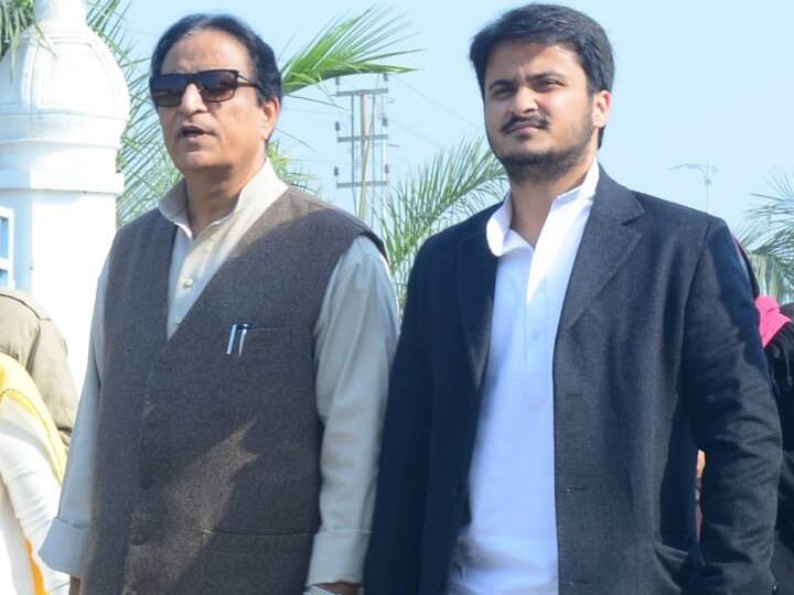 Watch: आजम खान की जौहर यूनिवर्सिटी में लहराया 220 फीट ऊंचा झंडा, विधायक बेटे ने ट्वीट कर शेयर किया वीडियो Watch Independence Day 2022 Samajwadi Party leader Azam khan Mla Son Abdullah Azam Share Video of Jauhar University Watch: आजम खान की जौहर यूनिवर्सिटी में लहराया 220 फीट ऊंचा झंडा, विधायक बेटे ने ट्वीट कर शेयर किया वीडियो