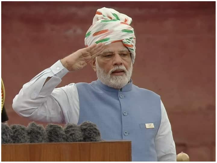 Independence Day 2022 PM Modi Flag hoisting Flah 9th time from Red Fort Independence Day 2022: आजादी के जश्न में डूबा देश, पीएम मोदी ने लालकिले पर लगातार 9वीं बार फहराया तिरंगा