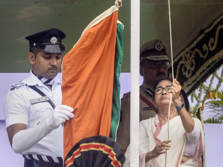 Independence Day: आजादी की 75वीं वर्षगांठ पर मुख्यमंत्रियों के बड़े एलान, अपने भाषणों में उकेरी उभरते भारत की तस्वीर